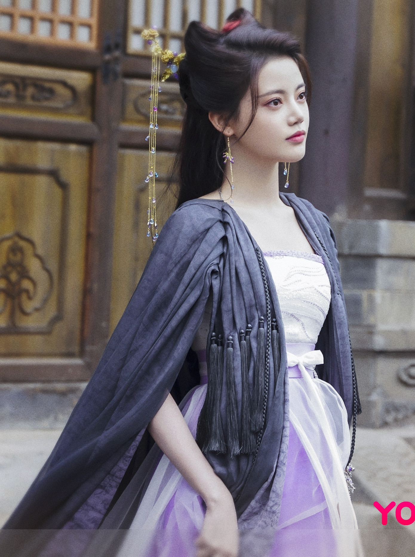 Ngày 13/4, Sina đưa tin nữ ca sĩ thần tượng Tôn Trân Ny đang được khán giả chú ý qua vai diễn tiểu hồ yêu trong phim cổ trang tiên hiệp Trường nguyệt tẫn minh. Đây là vai diễn đầu tay trong sự nghiệp của người đẹp sinh năm 2000. Ngày 13/4, Sina đưa tin nữ ca sĩ thần tượng Tôn Trân Ny đang được khán giả chú ý qua vai diễn tiểu hồ yêu trong phim cổ trang tiên hiệp Trường nguyệt tẫn minh. Đây là vai diễn đầu tay trong sự nghiệp của người đẹp sinh năm 2000.