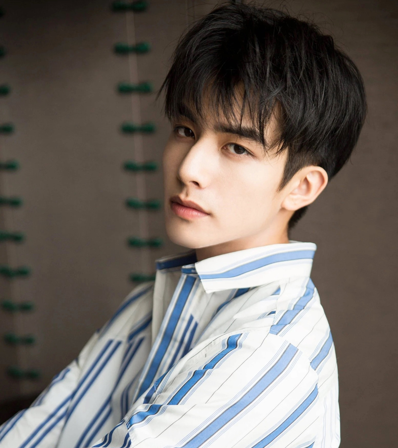 Angelababy tiếp tục đóng cặp với đàn em kém nhiều tuổi. Trước đó, cô không thành công khi sánh đôi với Lại Quán Lâm kém 12 tuổi.