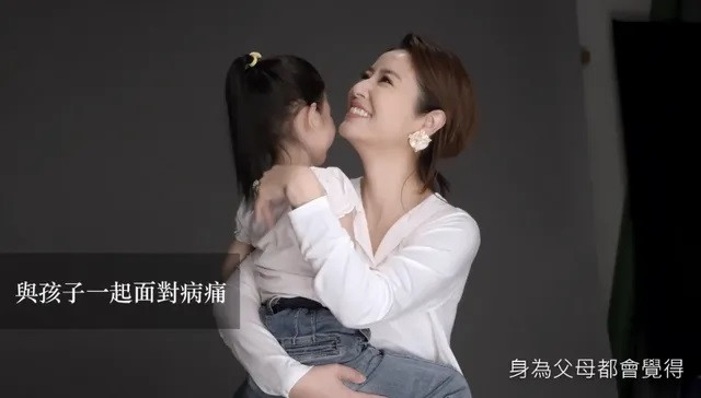 Lâm Tâm Như và con gái Tiểu Cá Heo tham gia chương trình từ thiện. Lâm Tâm Như và con gái Tiểu Cá Heo tham gia chương trình từ thiện.