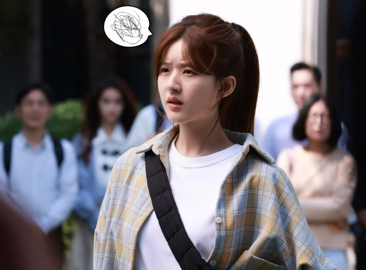 Cách diễn khoa trương, biểu cảm có phần láo xược, thiếu tinh tế của Triệu Lộ Tư lặp lại ở nhiều phim.