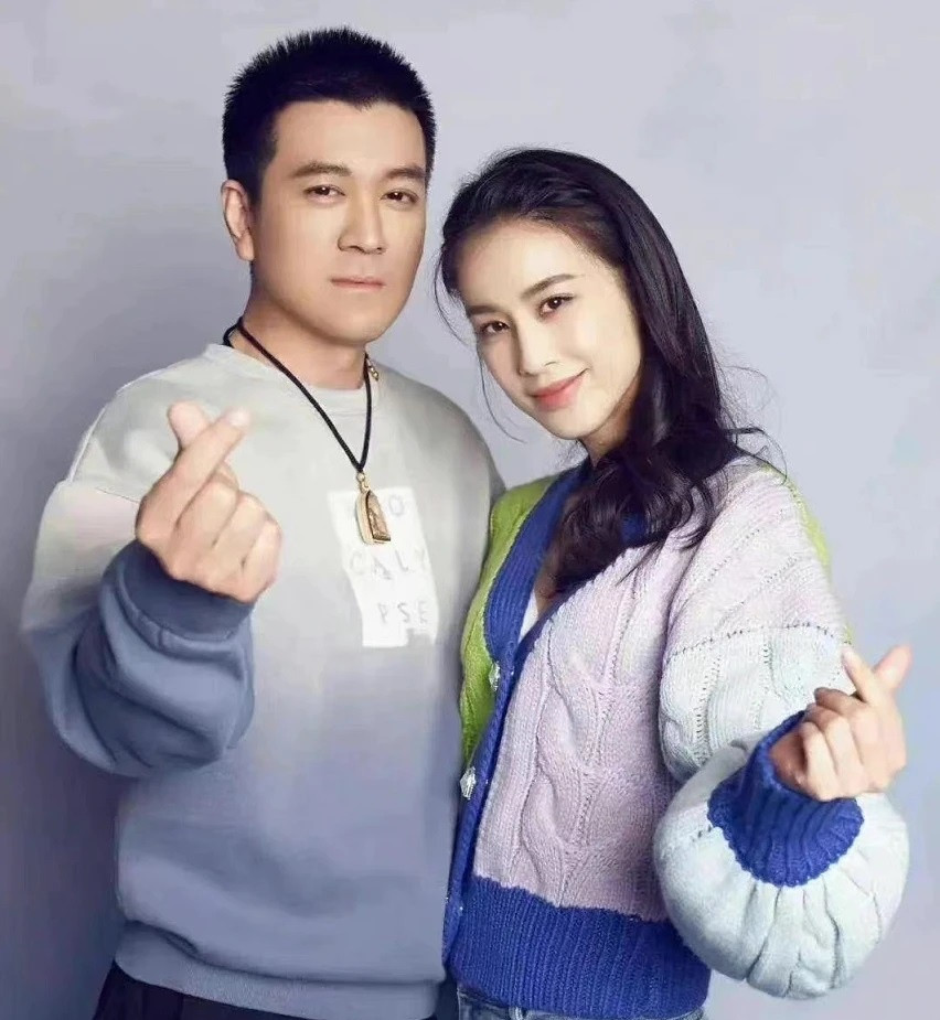 Huỳnh Thánh Y được ông xã Dương Tử giúp đỡ, có cuộc sống giàu sang, song sự nghiệp dần xuống dốc. Huỳnh Thánh Y được ông xã Dương Tử giúp đỡ, có cuộc sống giàu sang, song sự nghiệp dần xuống dốc.