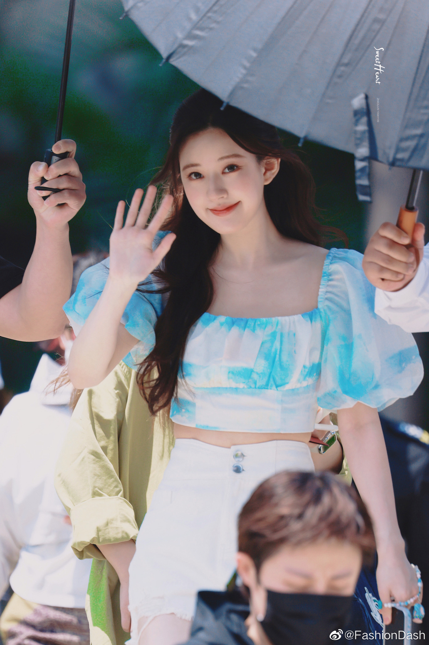 Triệu Lộ Tư bị đánh giá nhan sắc bình thường nếu chưa chỉnh sửa ảnh kỹ lưỡng. Triệu Lộ Tư bị đánh giá nhan sắc bình thường nếu chưa chỉnh sửa ảnh kỹ lưỡng.