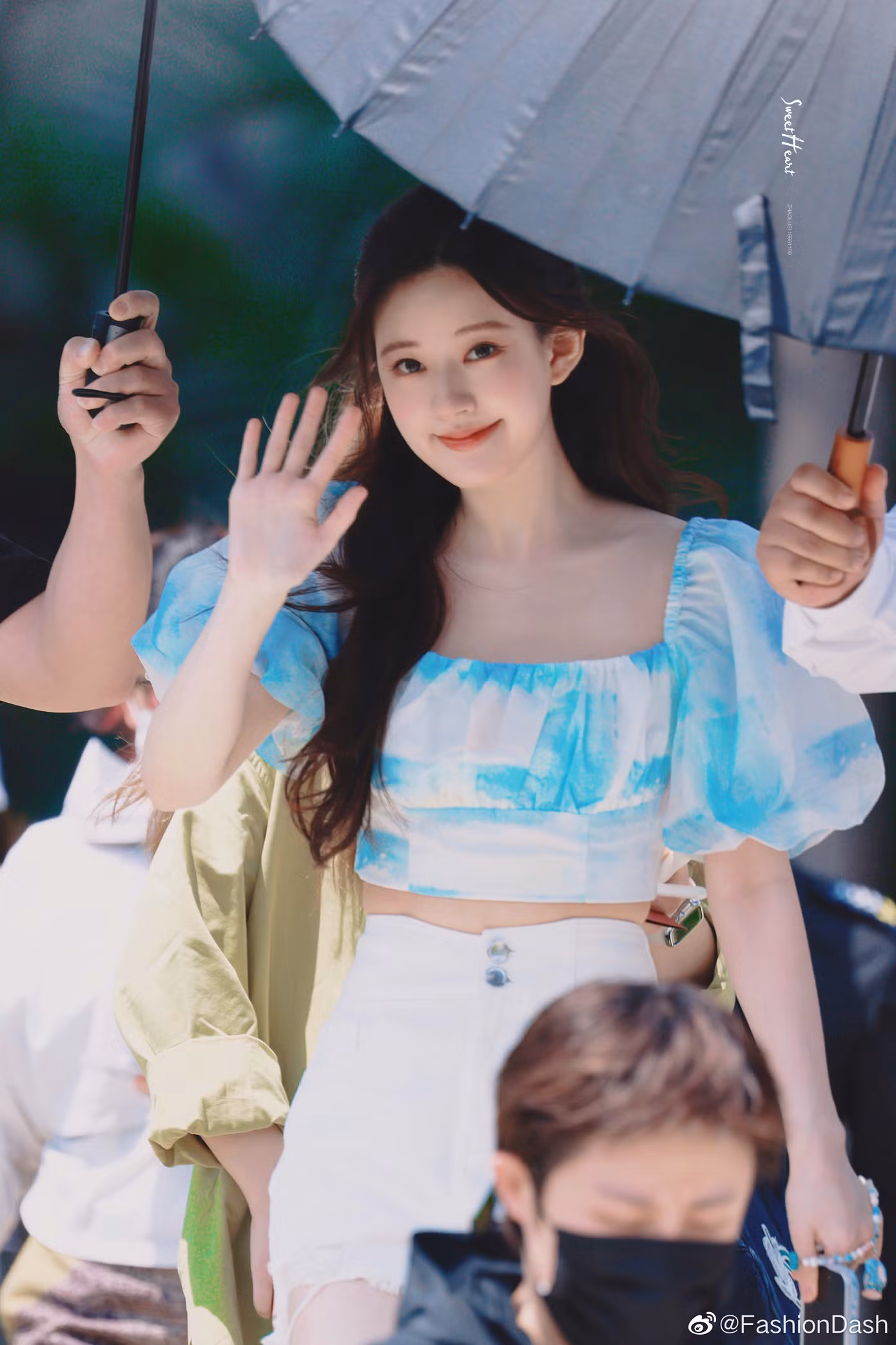 Triệu Lộ Tư bị đánh giá nhan sắc bình thường nếu chưa chỉnh sửa ảnh kỹ lưỡng. Triệu Lộ Tư bị đánh giá nhan sắc bình thường nếu chưa chỉnh sửa ảnh kỹ lưỡng.