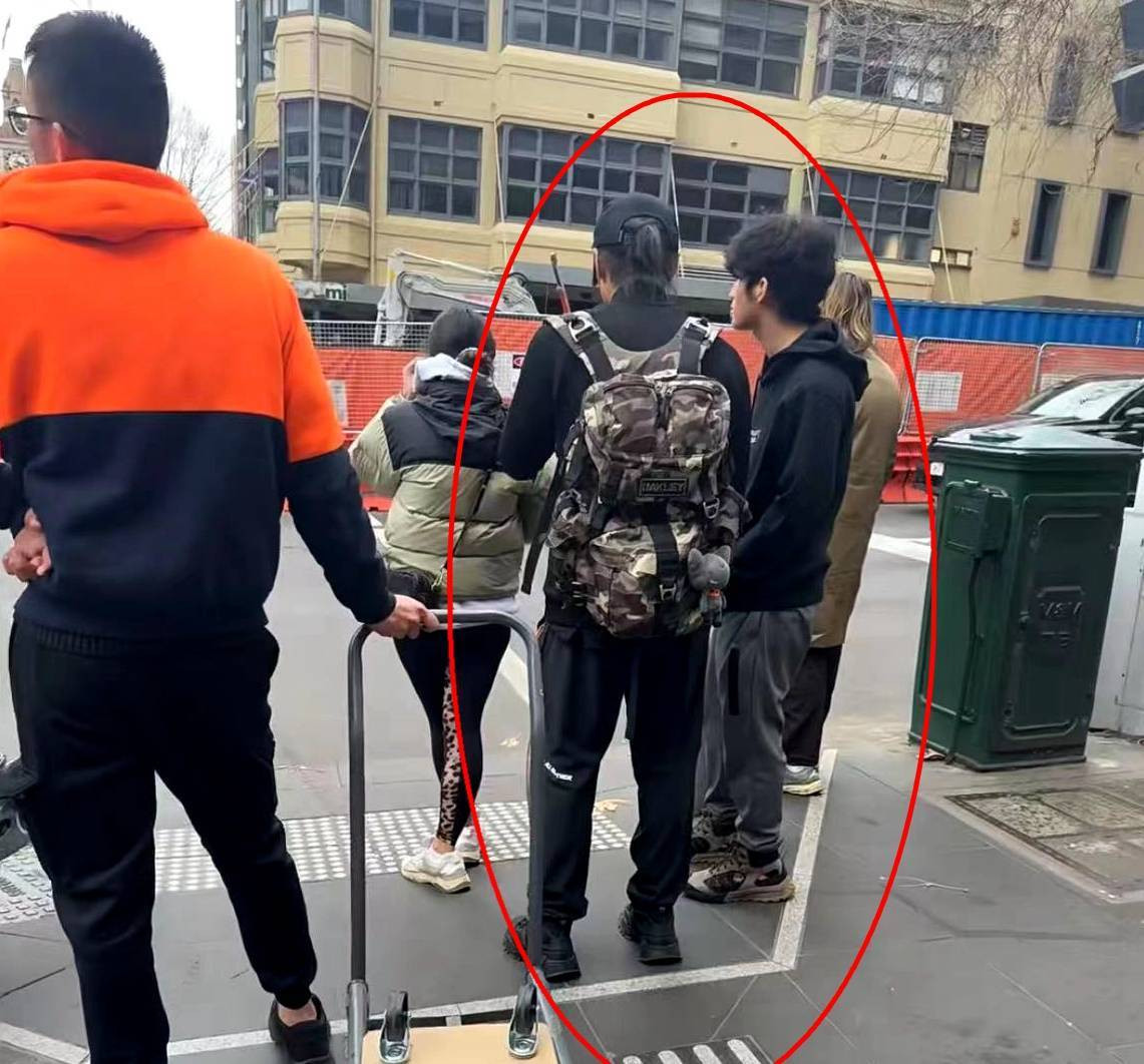 Con trai cả Lucas đi du lịch cùng Tạ Đình Phong. Con trai cả Lucas đi du lịch cùng Tạ Đình Phong.