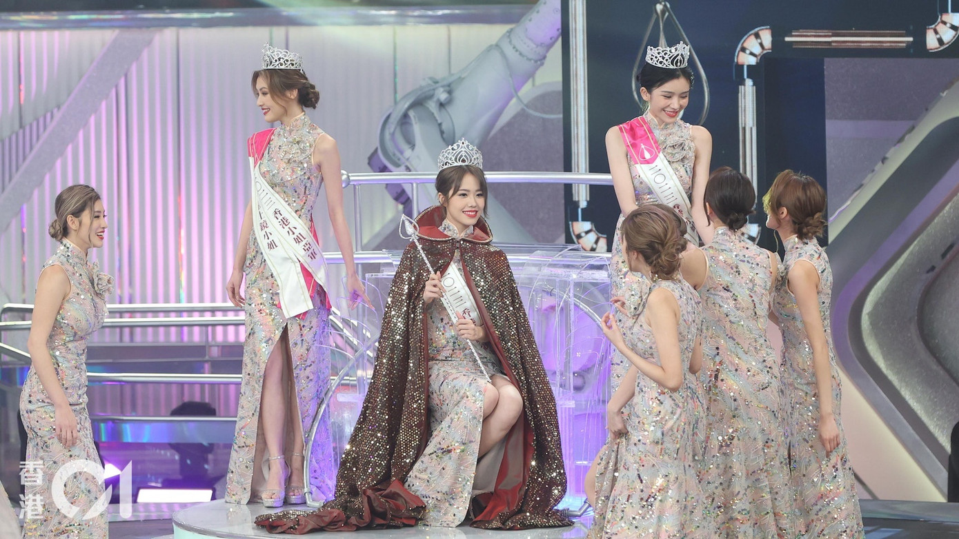 Tuy nhiên, cuộc thi Hoa hậu Hong Kong 2023 vẫn được đánh giá là có chất lượng tốt hơn so với các năm trước. Các thí sinh ngoại hình sáng, ít scandal, học vấn cao. Cuộc thi năm nay cũng được tổ chức sáng tạo hơn, thu hút người xem và có nhiều phần thi được phát trực tiếp, giúp các thí ghi dấu ấn, tạo tương tác với công chúng. Tuy nhiên, cuộc thi Hoa hậu Hong Kong 2023 vẫn được đánh giá là có chất lượng tốt hơn so với các năm trước. Các thí sinh ngoại hình sáng, ít scandal, học vấn cao. Cuộc thi năm nay cũng được tổ chức sáng tạo hơn, thu hút người xem và có nhiều phần thi được phát trực tiếp, giúp các thí ghi dấu ấn, tạo tương tác với công chúng.