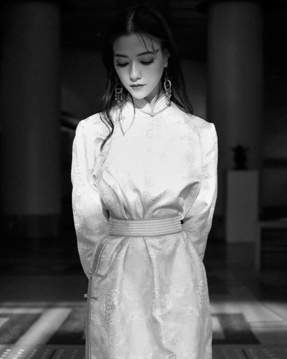 Na Nhiên Naran được chú ý từ năm 2016 khi trở thành nữ chính trong MV Bong bóng tỏ tình của Châu Kiệt Luân. Song, người đẹp vẫn chỉ tập trung với công việc làm người mẫu và được nhiều thương hiệu săn đón. Người đẹp từng hẹn hò Phòng Tổ Danh, con trai Thành Long. Na Nhiên Naran được chú ý từ năm 2016 khi trở thành nữ chính trong MV Bong bóng tỏ tình của Châu Kiệt Luân. Song, người đẹp vẫn chỉ tập trung với công việc làm người mẫu và được nhiều thương hiệu săn đón. Người đẹp từng hẹn hò Phòng Tổ Danh, con trai Thành Long.