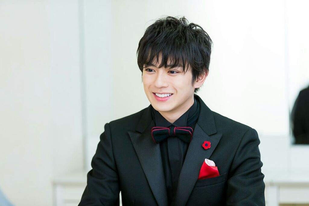 Arata Mackenyu và em trai (ảnh cuối) cùng thông báo đã kết hôn trong một ngày. Arata Mackenyu và em trai (ảnh cuối) cùng thông báo đã kết hôn trong một ngày.