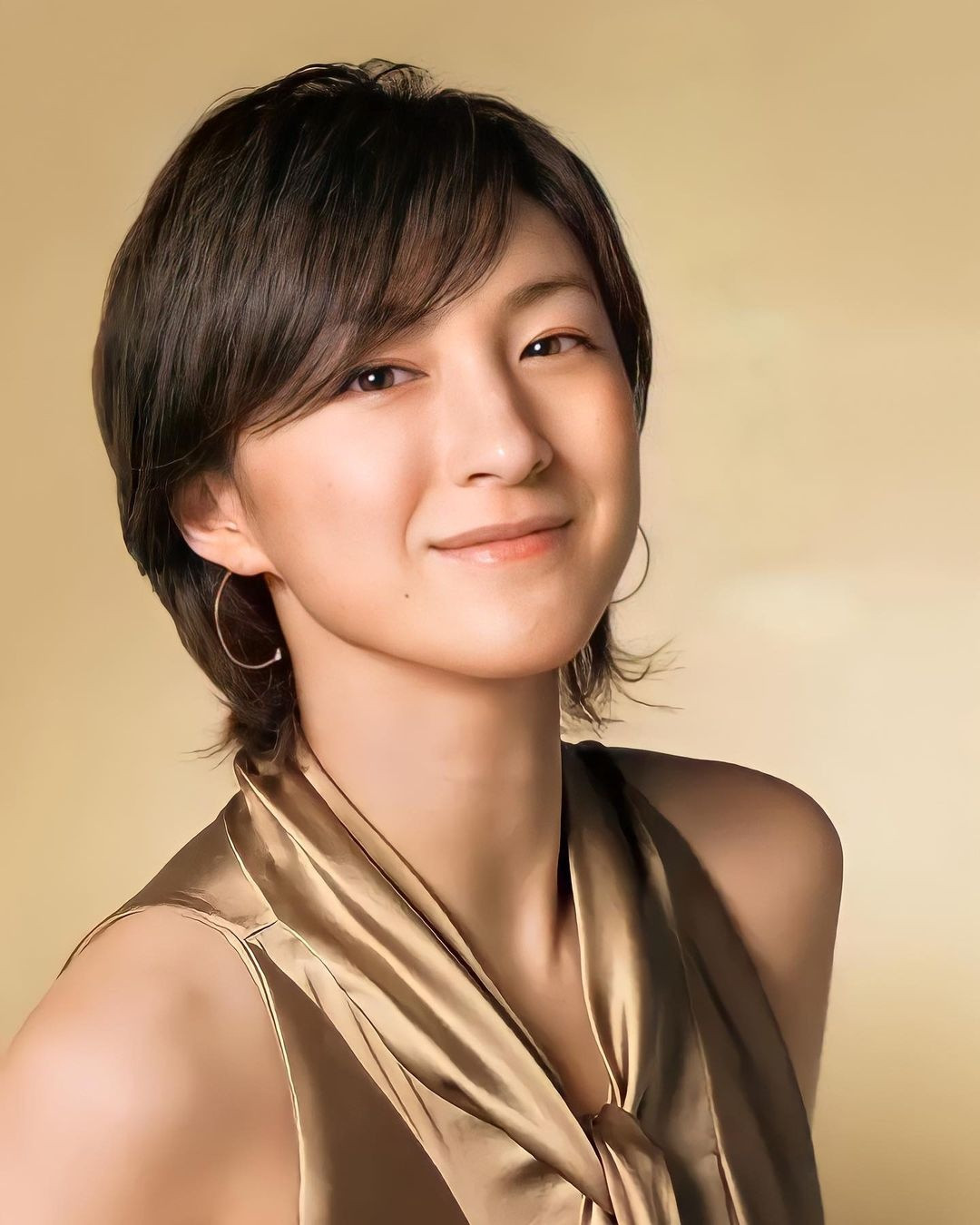 Ryoko Hirosue sụp đổ danh tiếng sau khi bị khui ảnh hẹn hò.