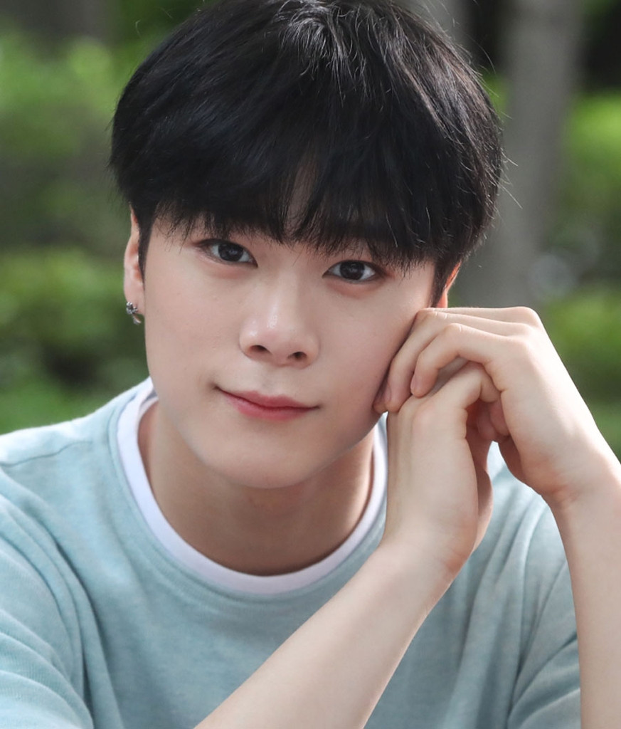 Moonbin gây chú ý với vẻ ngoài điển trai khi còn nhỏ. Anh là ca sĩ, vũ công tài năng của nhóm nhạc ASTRO đình đám. Moonbin gây chú ý với vẻ ngoài điển trai khi còn nhỏ. Anh là ca sĩ, vũ công tài năng của nhóm nhạc ASTRO đình đám.