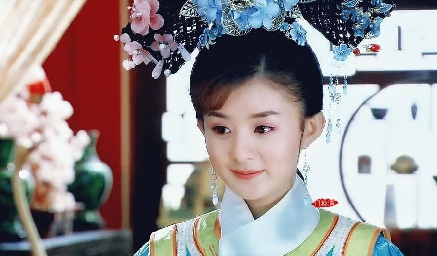 Triệu Lệ Dĩnh còn được mệnh danh là &quot;nữ hoàng rating&quot; với những bộ phim đạt thành tích cao. Cô là nữ diễn viên có lượng view phim cao nhất Trung Quốc với hơn 200 tỷ. Ngoài ra, nữ diễn viên sinh năm 1987 còn đạt được nhiều giải thưởng công nhận diễn xuất như Thị hậu Kim Ưng 2016.