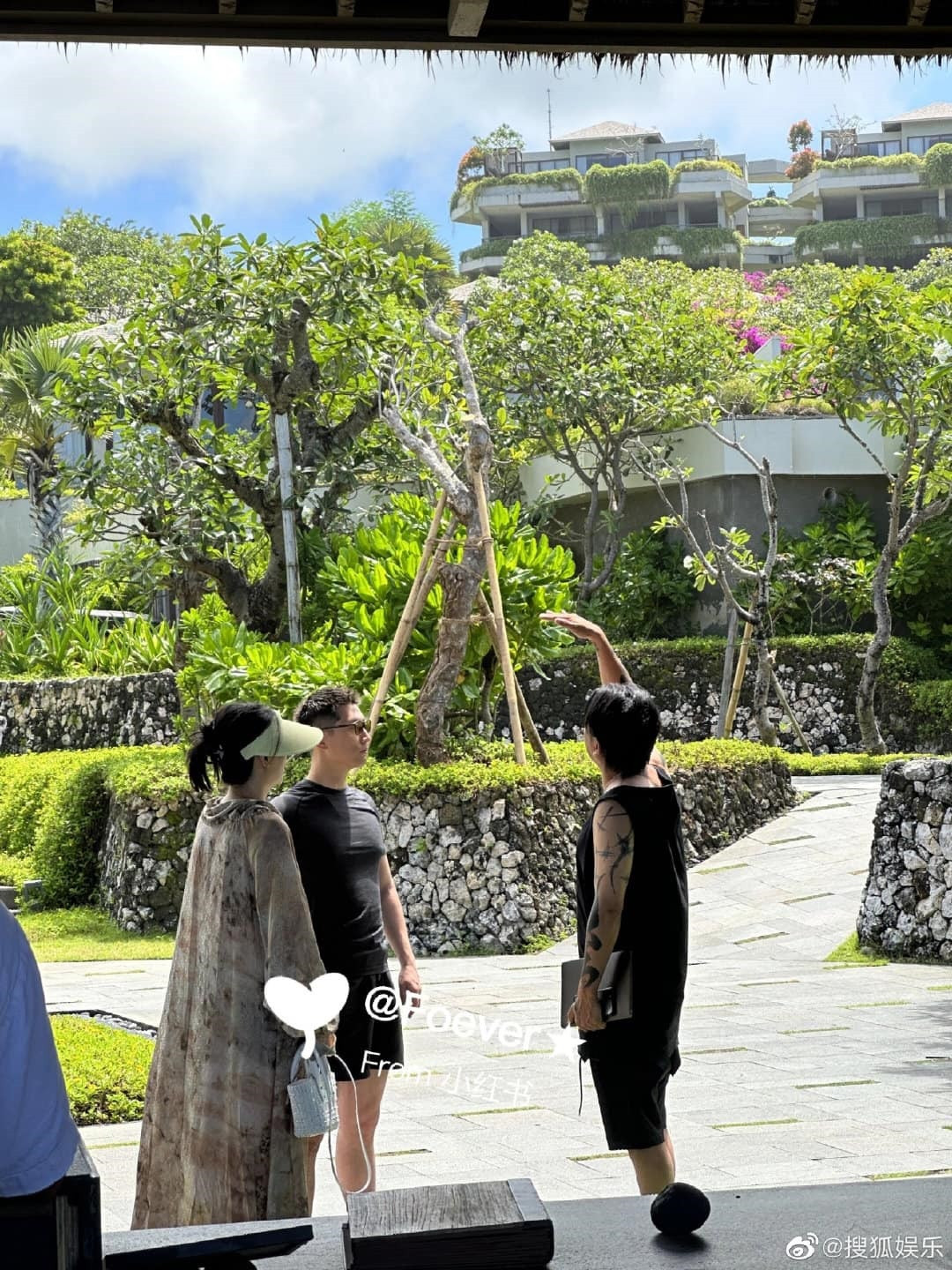 Đậu Kiêu xuất hiện để chỉ đạo sắp xếp lễ cưới. Đậu Kiêu xuất hiện để chỉ đạo sắp xếp lễ cưới.