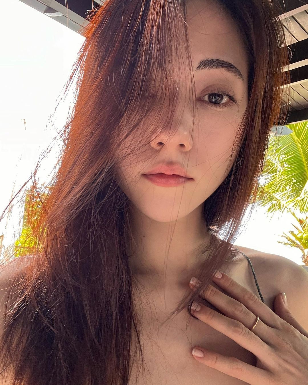 Việc nhà sản xuất lựa chọn Na Nhiên Naran, người chưa từng có kinh nghiệm diễn xuất vào vai Đát Kỷ khiến khán giả khó hiểu. Na Nhiên Naran là cái tên ít tiếng tăm nhất, bên cạnh dàn diễn viên gạo cội của phim là Hoàng Bột, Trần Khôn, Lý Tuyết Kiện, Viên Tuyền... Hơn thế, cô còn có trailer riêng trong khi các nhân vật quan trọng khác không có, chứng tỏ nhà sản xuất đang ưu ái cho người đẹp sinh năm 1997. Việc nhà sản xuất lựa chọn Na Nhiên Naran, người chưa từng có kinh nghiệm diễn xuất vào vai Đát Kỷ khiến khán giả khó hiểu. Na Nhiên Naran là cái tên ít tiếng tăm nhất, bên cạnh dàn diễn viên gạo cội của phim là Hoàng Bột, Trần Khôn, Lý Tuyết Kiện, Viên Tuyền... Hơn thế, cô còn có trailer riêng trong khi các nhân vật quan trọng khác không có, chứng tỏ nhà sản xuất đang ưu ái cho người đẹp sinh năm 1997.