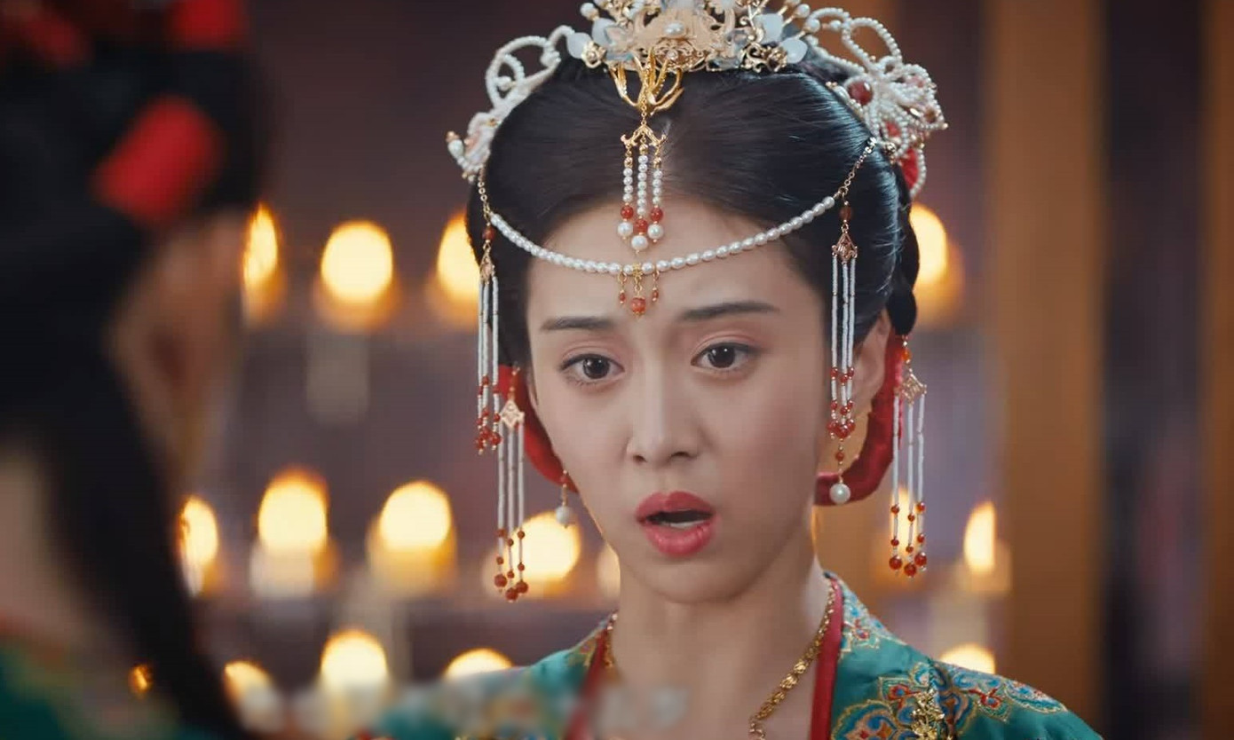 Bạch Băng Khả bị cho là điểm trừ lớn nhất của Kiệu hoa hỷ sự. Cô bị đánh giá là già trước tuổi, nhan sắc bình thường, khí chất giống nha hoàn hơn là tiểu thư đài các.