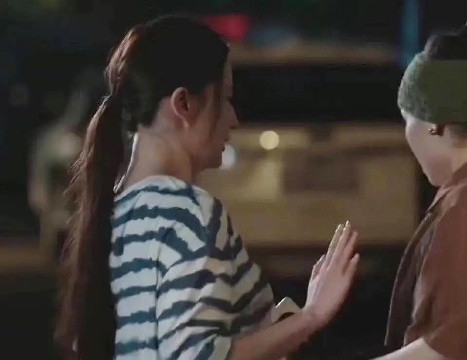 Lưu Diệc Phi với thân hình kém thon gọn trong phim Đi đến nơi có gió. Lưu Diệc Phi với thân hình kém thon gọn trong phim Đi đến nơi có gió.