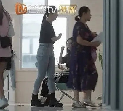 Lưu Diệc Phi với thân hình kém thon gọn trong phim Đi đến nơi có gió. Lưu Diệc Phi với thân hình kém thon gọn trong phim Đi đến nơi có gió.