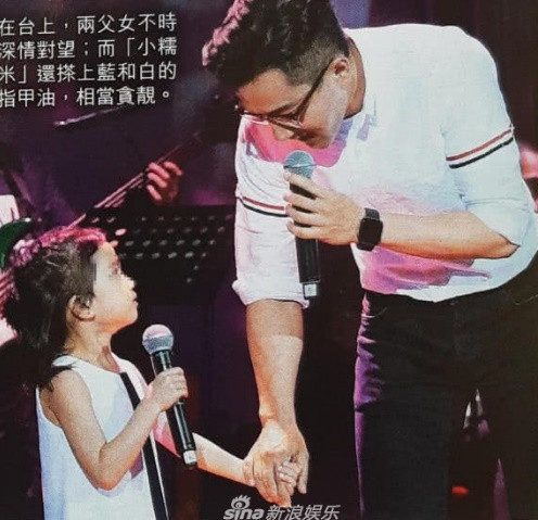 Dương Mịch tặng sách, bút cho trẻ em tự kỷ, nhưng được cho là không tới dự sinh nhật con gái. Dương Mịch tặng sách, bút cho trẻ em tự kỷ, nhưng được cho là không tới dự sinh nhật con gái.