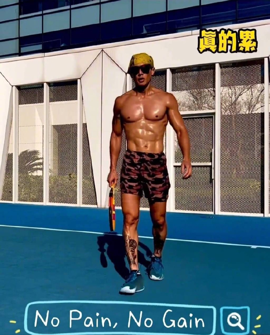 Ngô Tôn được mệnh danh là "nam thần không tuổi" của giới giải trí Hoa ngữ. Ngô Tôn được mệnh danh là "nam thần không tuổi" của giới giải trí Hoa ngữ.