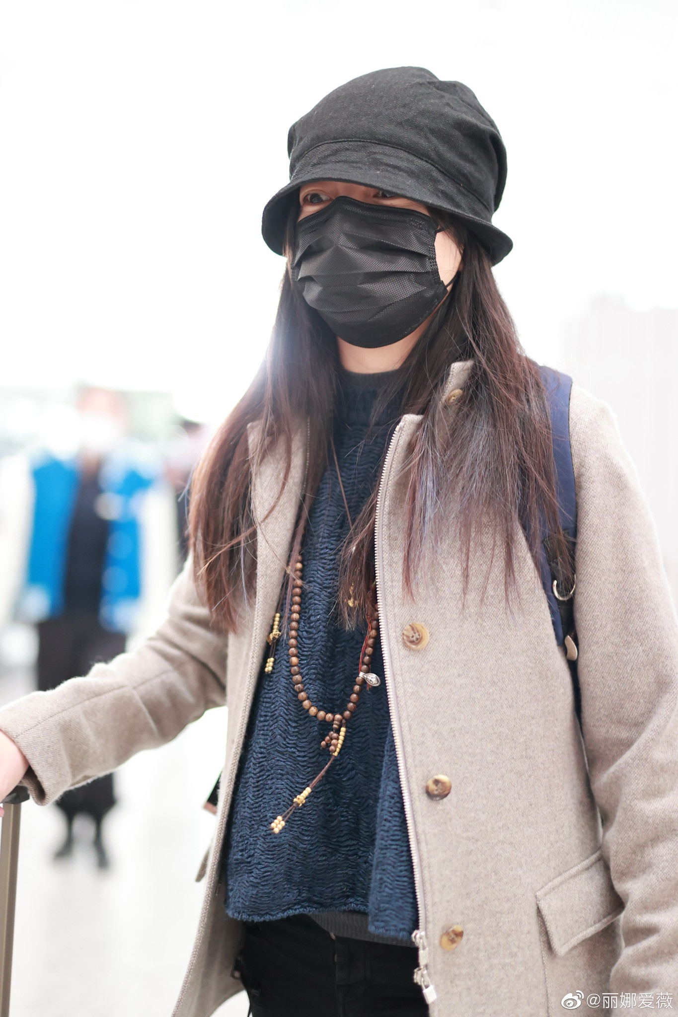 Triệu Vy xuất hiện tại sân bay Bắc Kinh. Triệu Vy xuất hiện tại sân bay Bắc Kinh.