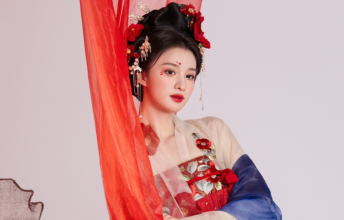 Theo QQ, Vương Sở Nhiên được đánh giá là nữ diễn viên trẻ tiềm năng có khả năng bật lên đứng trong top 4 ngôi sao lưu lượng của nhóm tiểu hoa đán sinh sau năm 1995 cùng Triệu Lộ Tư, Ngu Thư Hân. Trên mạng xã hội, hàng nghìn khán giả nhận định với nhan sắc và diễn xuất duyên dáng như hiện tại, Vương Sở Nhiên mới đúng là "nữ chính phim ngôn tình" mà họ mong chờ.