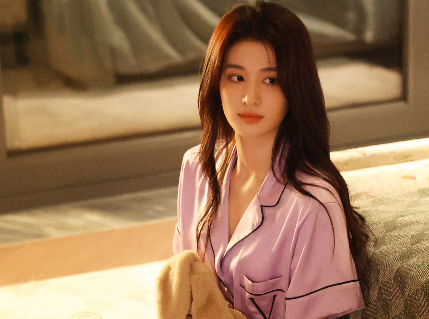 Trong Khói lửa nhân gian của tôi, Vương Sở Nhiên vào vai bác sĩ Hứa Thấm, xinh đẹp ôn nhu si tình. Hứa Thấm từ nhỏ được nhận nuôi trong gia đình giàu có, do đó, cô phải nghe lời mẹ chia tay với mối tình đầu Tống Diệm (Dương Dương đóng). Sau 10 năm, cô quay lại gặp Tống Diệm và muốn nối lại tình cảm với anh. Hứa Thấm tin rằng cô đã có đủ sự dũng cảm để phản bác lại những áp đặt từ mẹ nuôi. Thậm chí, cô còn quyết bỏ nhà ra đi để bảo vệ tình yêu.