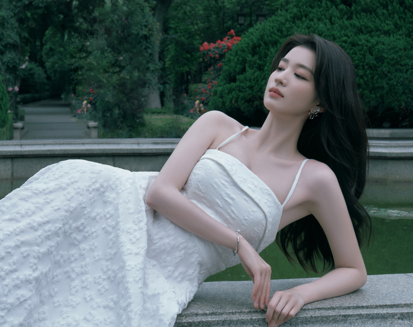 Theo QQ, dù hai nhân vật trong hai bộ phim có tính cách trái ngược, Vương Sở Nhiên vẫn diễn xuất tự nhiên, mượt mà. Đặc biệt, mỹ nhân sinh năm 1999 có khả năng tạo tương tác tốt với bạn diễn, đẹp đôi bên Dương Dương, hay Vương Tử Kỳ, giúp khán giả hào hứng với câu chuyện của cô hơn.