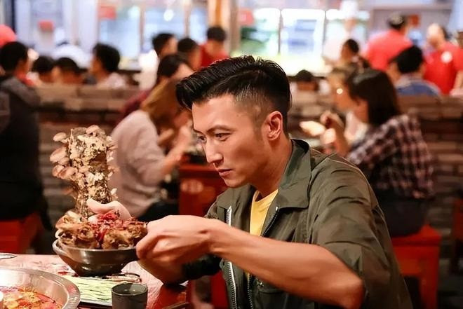 Tạ Đình Phong thành công ở nhiều lĩnh vực âm nhạc, phim ảnh, kinh doanh, đầu tư. Tạ Đình Phong thành công ở nhiều lĩnh vực âm nhạc, phim ảnh, kinh doanh, đầu tư.