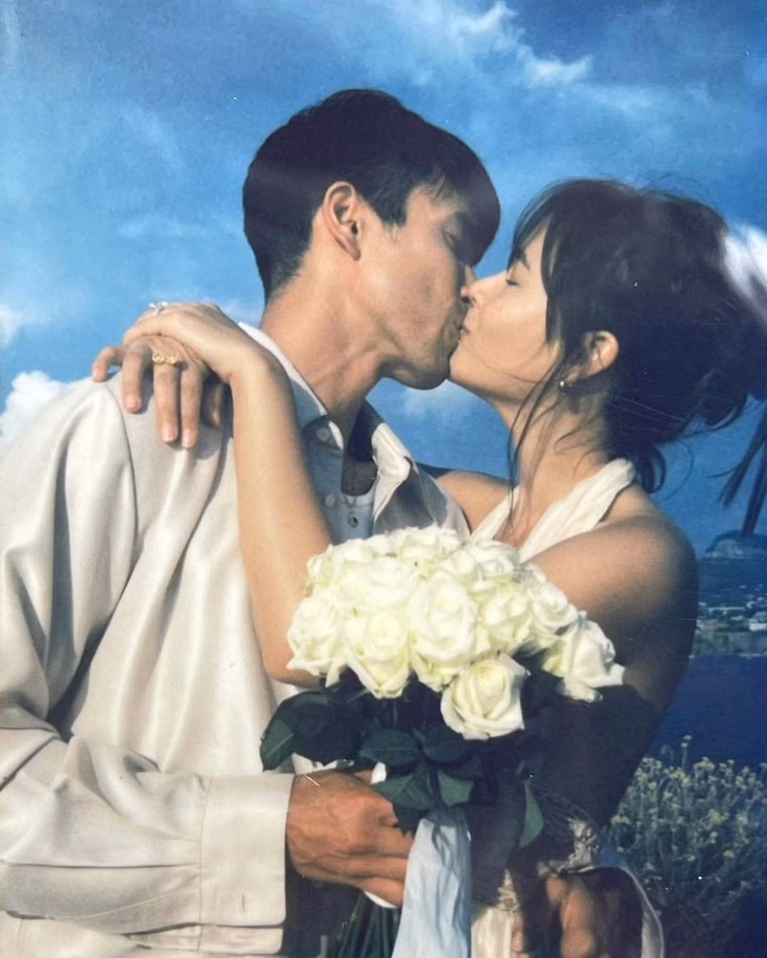 Nadech và Yaya xác định về chung một nhà sau 12 năm yêu nhau.