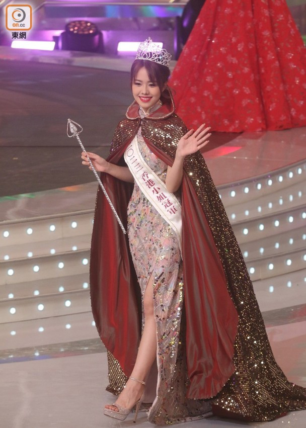 Chung kết cuộc thi Hoa hậu Hong Kong diễn ra vào tối 27/8, Trang Tử Tuyền giành ngôi vị quán quân với phần thưởng là chiếc vương miện trị giá 3 triệu HKD (gần 400.000 USD). Á hậu 1 là Vương Di Nhiên, Á hậu 2 là Vương Mẫn Từ. Bên cạnh đó, thí sinh Khương Y Ninh đoạt giải Người đẹp thân thiện. Vương Di Nhiên đoạt thêm giải phụ Người đẹp ăn ảnh. Các thí sinh của cuộc thi đều được ký hợp đồng trở thành nghệ sĩ của TVB.