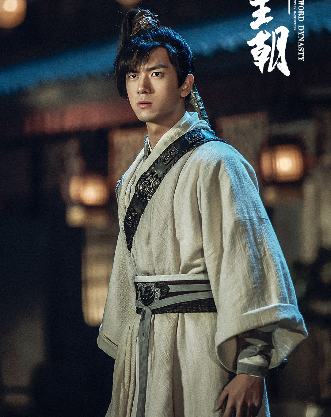 Một ngôi sao khác cũng bị khán giả khuyên là không nên đóng phim cổ trang là Lý Hiện. Trong kho tàng phim ảnh của mình, Lý Hiện ít đóng phim cổ trang, chỉ có Kiếm vương triều và Xích hồ thư sinh. Tuy nhiên, lần nào tạo hình của anh cũng bị chê xấu, trái ngược với sự cuốn hút khi đóng phim hiện đại.