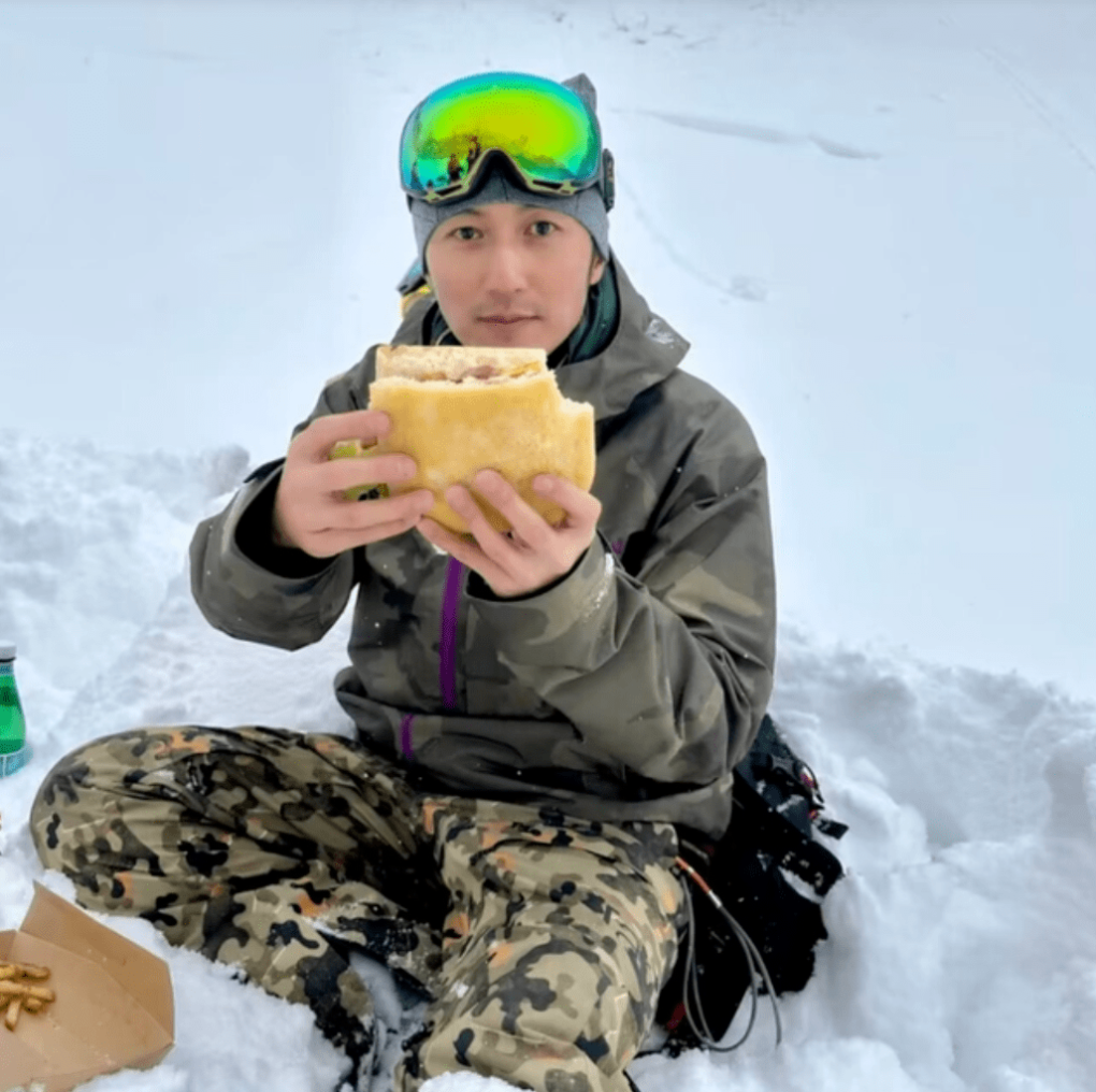 Tạ Đình Phong và Trương Bá Chi cùng tới Nhật Bản du lịch. Tạ Đình Phong và Trương Bá Chi cùng tới Nhật Bản du lịch.