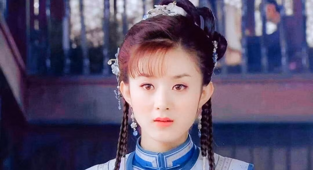 Nhờ vai diễn Tình Nhi, Triệu Lệ Dĩnh được biên kịch Vu Chính chú ý và giao vai nữ chính Lục Trinh trong phim cổ trang Lục Trinh truyền kỳ. Bộ phim thành công vang dội mở đầu cho giai đoạn thống trị phim truyền hình Hoa ngữ của Triệu Lệ Dĩnh. Nhờ vai diễn Tình Nhi, Triệu Lệ Dĩnh được biên kịch Vu Chính chú ý và giao vai nữ chính Lục Trinh trong phim cổ trang Lục Trinh truyền kỳ. Bộ phim thành công vang dội mở đầu cho giai đoạn thống trị phim truyền hình Hoa ngữ của Triệu Lệ Dĩnh.