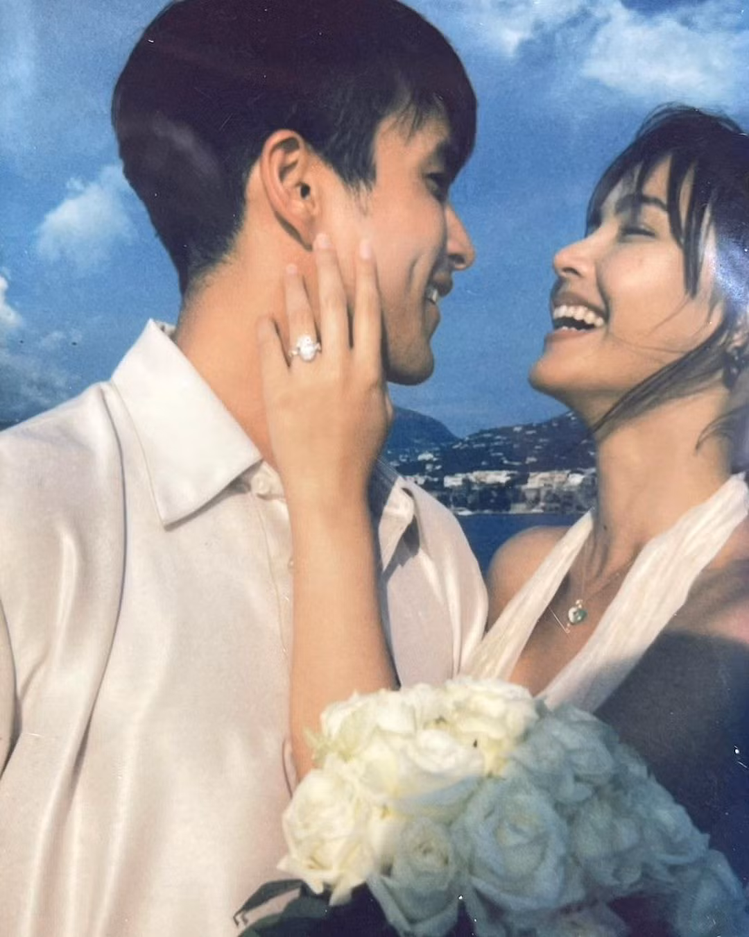 Nadech và Yaya xác định về chung một nhà sau 12 năm yêu nhau.