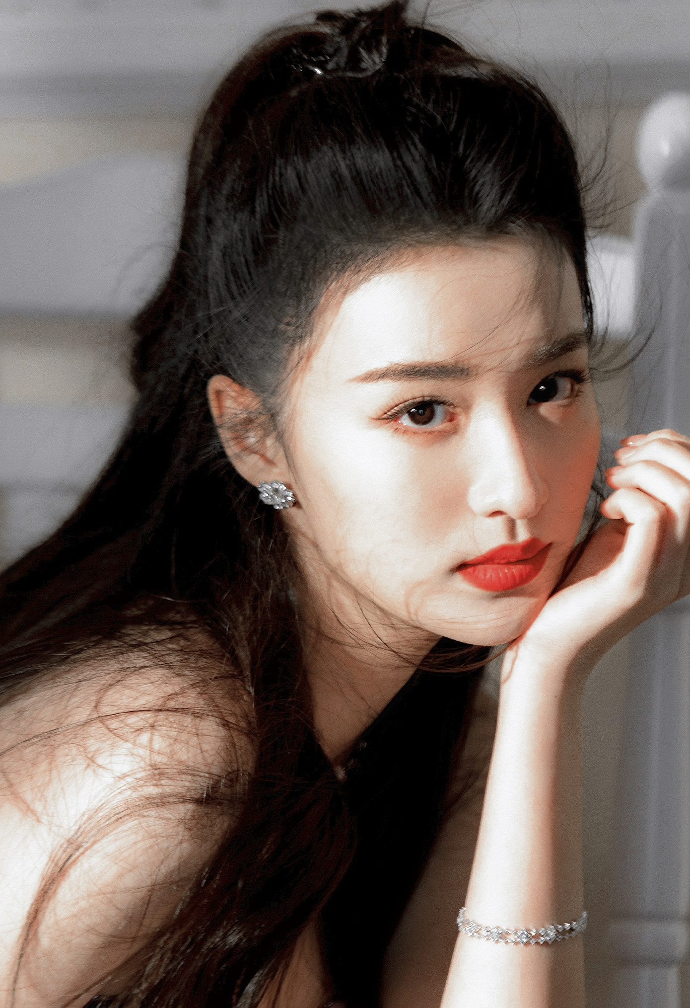 Vương Sở Nhiên cũng được đánh giá tốt về khả năng diễn xuất. Nữ diễn viên đóng phụ trong các dự án Tướng quân tại thượng, Khúc nhạc thanh bình. Trong đó, khả năng biểu cảm trước ống kính của mỹ nhân sinh năm 1999 còn được đánh giá tốt hơn nữ chính. Với phim Tướng quân tại thượng, Vương Sở Nhiên còn được yêu mến gọi là "em họ quốc dân" với màn xuất hiện kinh diễm của mình. Trong Yến vân đài, cô lấn lướt đàn chị Đường Yên. Vương Sở Nhiên cũng được đánh giá tốt về khả năng diễn xuất. Nữ diễn viên đóng phụ trong các dự án Tướng quân tại thượng, Khúc nhạc thanh bình. Trong đó, khả năng biểu cảm trước ống kính của mỹ nhân sinh năm 1999 còn được đánh giá tốt hơn nữ chính. Với phim Tướng quân tại thượng, Vương Sở Nhiên còn được yêu mến gọi là "em họ quốc dân" với màn xuất hiện kinh diễm của mình. Trong Yến vân đài, cô lấn lướt đàn chị Đường Yên.