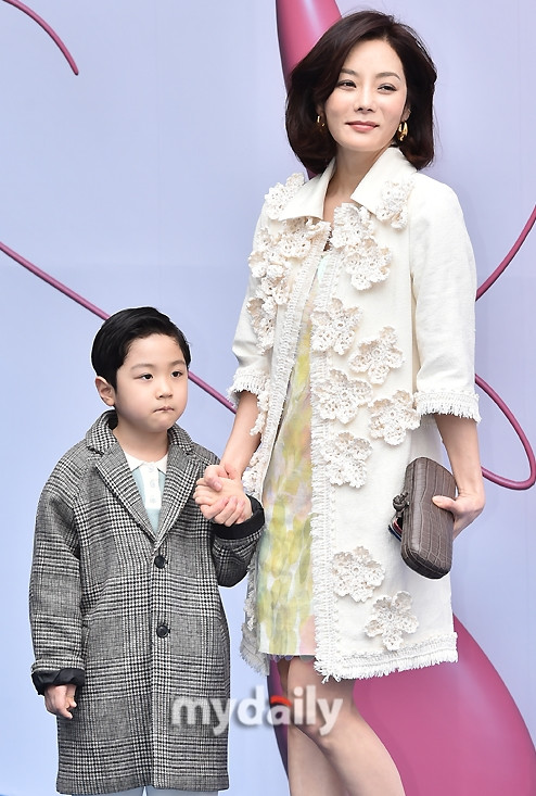 Chae Rim và con trai tham gia sự kiện.