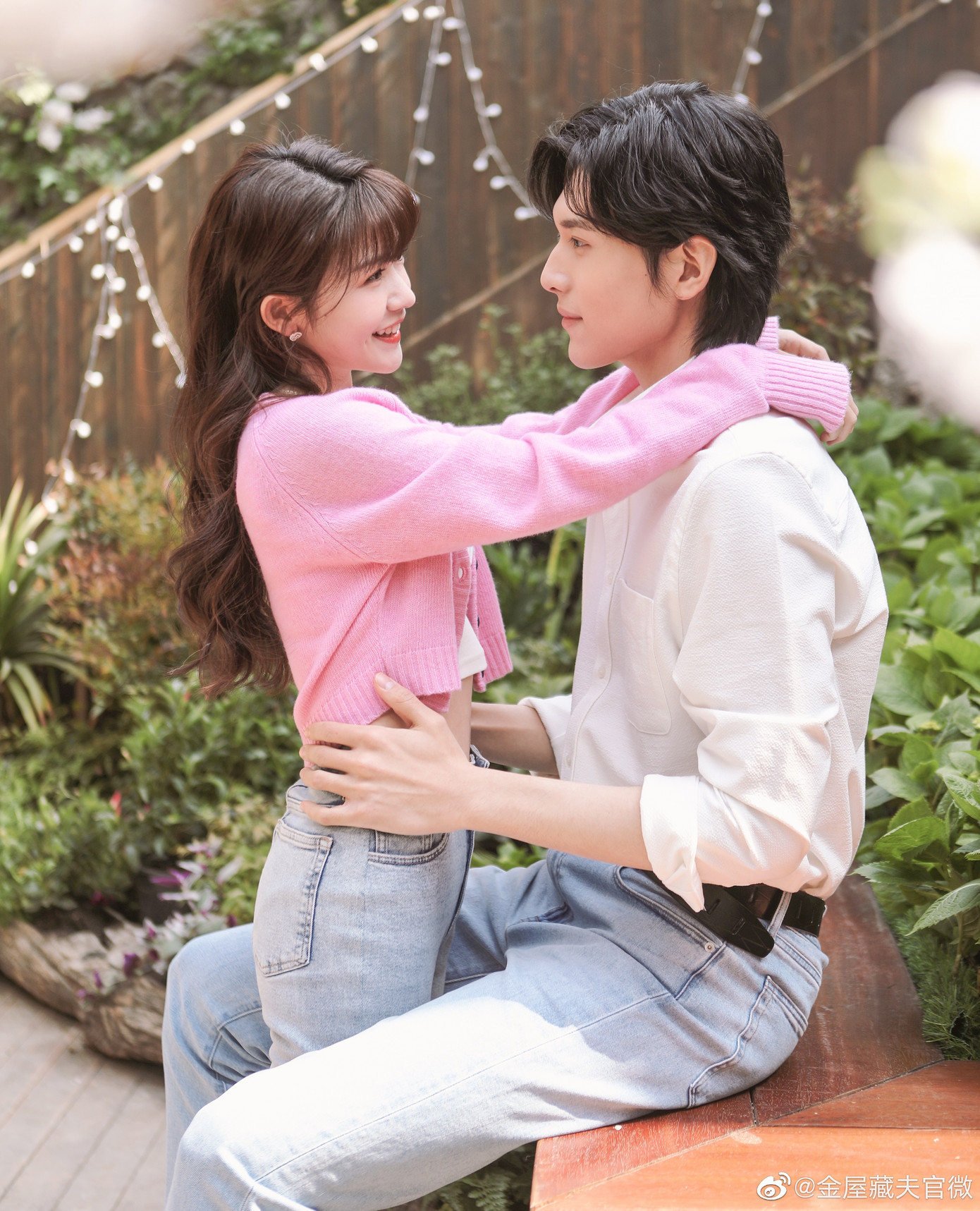 Phim xây dựng theo hướng có yếu tố lolicon giữa cô gái bé nhỏ và chàng trai đã sống hàng nghìn năm. Phim xây dựng theo hướng có yếu tố lolicon giữa cô gái bé nhỏ và chàng trai đã sống hàng nghìn năm.