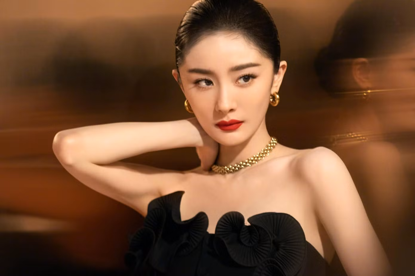 Dương Mịch gắn với danh xưng không tích cực là "nữ vương dầu mỡ" của màn ảnh Hoa ngữ.