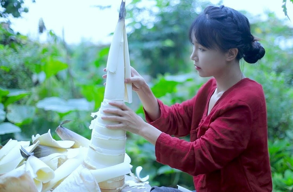 Lý Tử Thất kiếm tiền trên YouTube nhiều hơn bất kỳ nghệ sĩ Trung Quốc nào. Lý Tử Thất kiếm tiền trên YouTube nhiều hơn bất kỳ nghệ sĩ Trung Quốc nào.