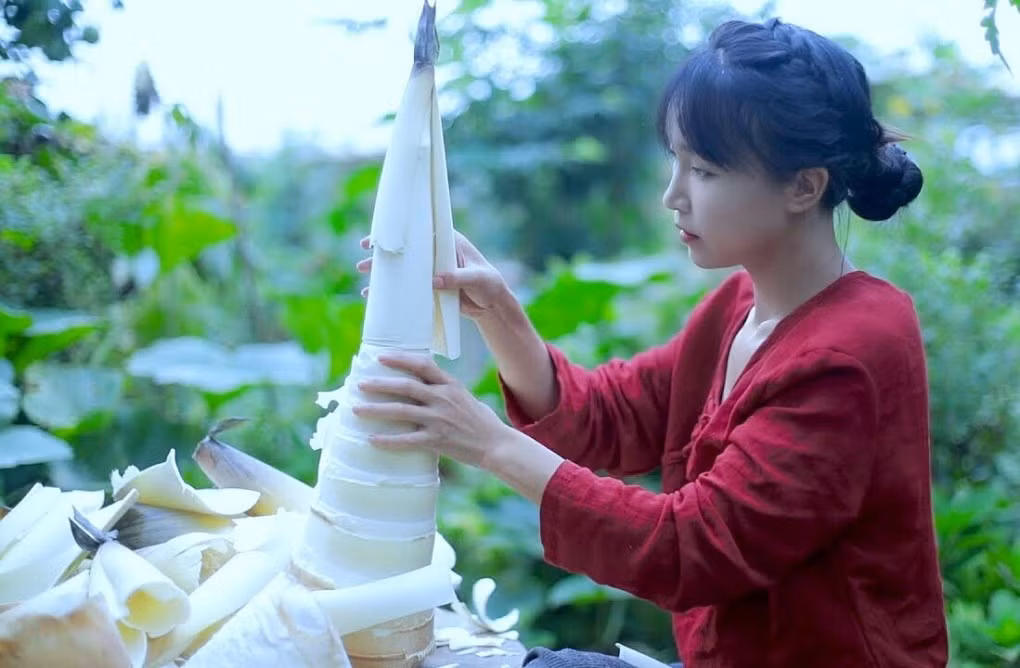 Lý Tử Thất kiếm tiền trên YouTube nhiều hơn bất kỳ nghệ sĩ Trung Quốc nào. Lý Tử Thất kiếm tiền trên YouTube nhiều hơn bất kỳ nghệ sĩ Trung Quốc nào.