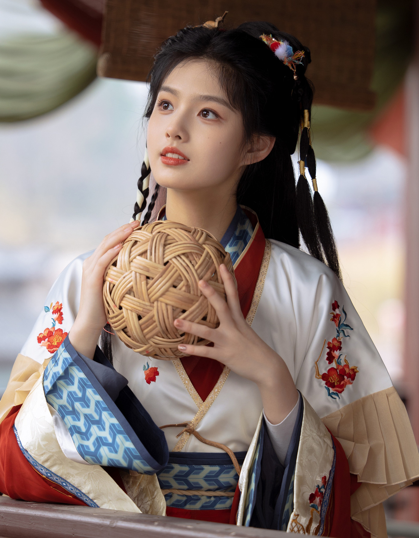 Ngải Mễ với nhan sắc xinh đẹp, dễ nhớ hứa hẹn là tiểu hoa đán gây tiếng vang.