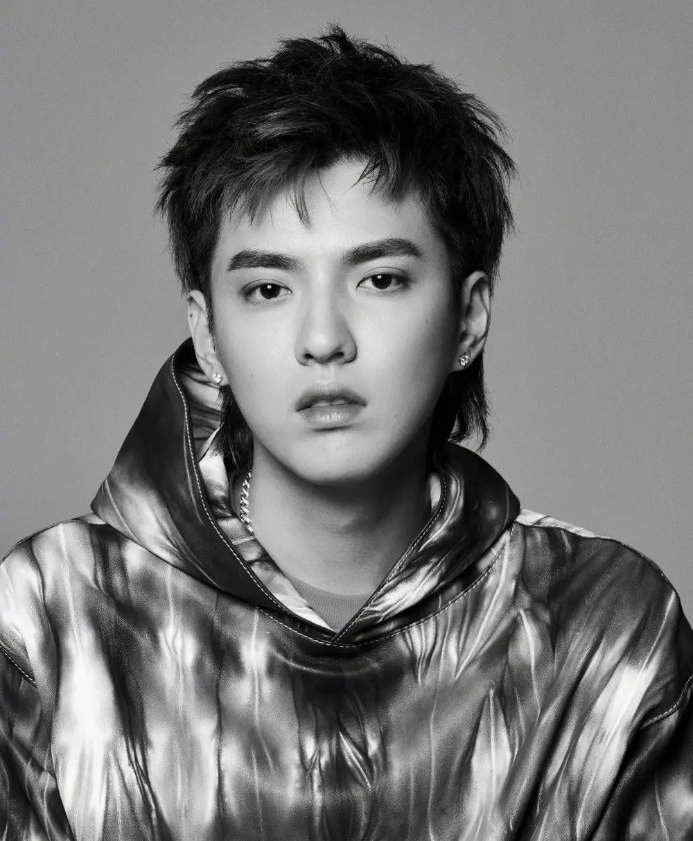 Ngô Diệc Phàm phải bán nhà, anh họ kiêm người quản lý nợ không thể trả sau khi nam ca sĩ bị bắt. Ngô Diệc Phàm phải bán nhà, anh họ kiêm người quản lý nợ không thể trả sau khi nam ca sĩ bị bắt.