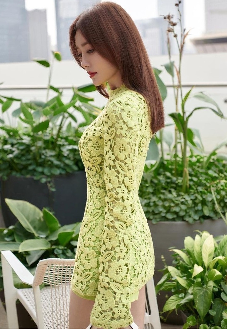 Tần Lam nổi tiếng với vai Tri Họa trong Hoàn Châu cách cách 3. Cô được mệnh danh là "mỹ nhân cổ trang" với nhiều bộ phim nổi bật. Năm 2018, Tần Lam nổi tiếng khắp châu Á với vai diễn Phú Sát Hoàng Hậu trong Diên Hi công lược, giúp sự nghiệp của nữ diễn viên sinh năm 1979 một lần nữa tỏa sáng.