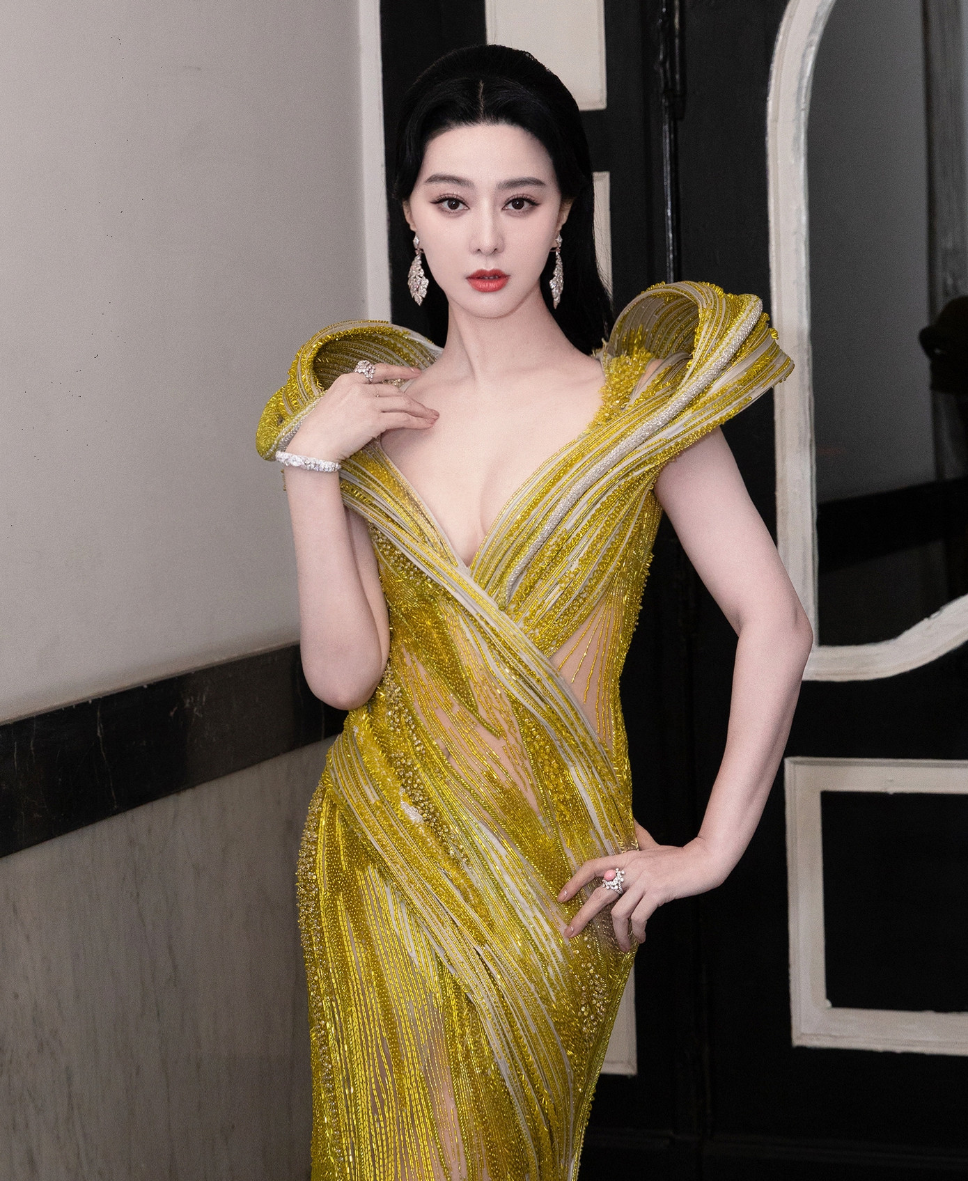 Green Light bị đánh giá cốt truyện yếu, mạch phim chậm, sự liên kết giữa các nhân vật và tình tiết không hấp dẫn, trong khi đó, nhiều dữ liệu liên quan tới bối cảnh nhân vật không được làm rõ. Phim chỉ được đề cử ở hạng mục nhỏ nhưng không giành chiến thắng. Sự trở lại chưa thành công khiến Phạm Băng Băng vẫn chỉ được nhớ tới với danh xưng "nữ hoàng thảm đỏ", với những bộ váy phong cách đa dạng, gợi cảm. Green Light bị đánh giá cốt truyện yếu, mạch phim chậm, sự liên kết giữa các nhân vật và tình tiết không hấp dẫn, trong khi đó, nhiều dữ liệu liên quan tới bối cảnh nhân vật không được làm rõ. Phim chỉ được đề cử ở hạng mục nhỏ nhưng không giành chiến thắng. Sự trở lại chưa thành công khiến Phạm Băng Băng vẫn chỉ được nhớ tới với danh xưng "nữ hoàng thảm đỏ", với những bộ váy phong cách đa dạng, gợi cảm.