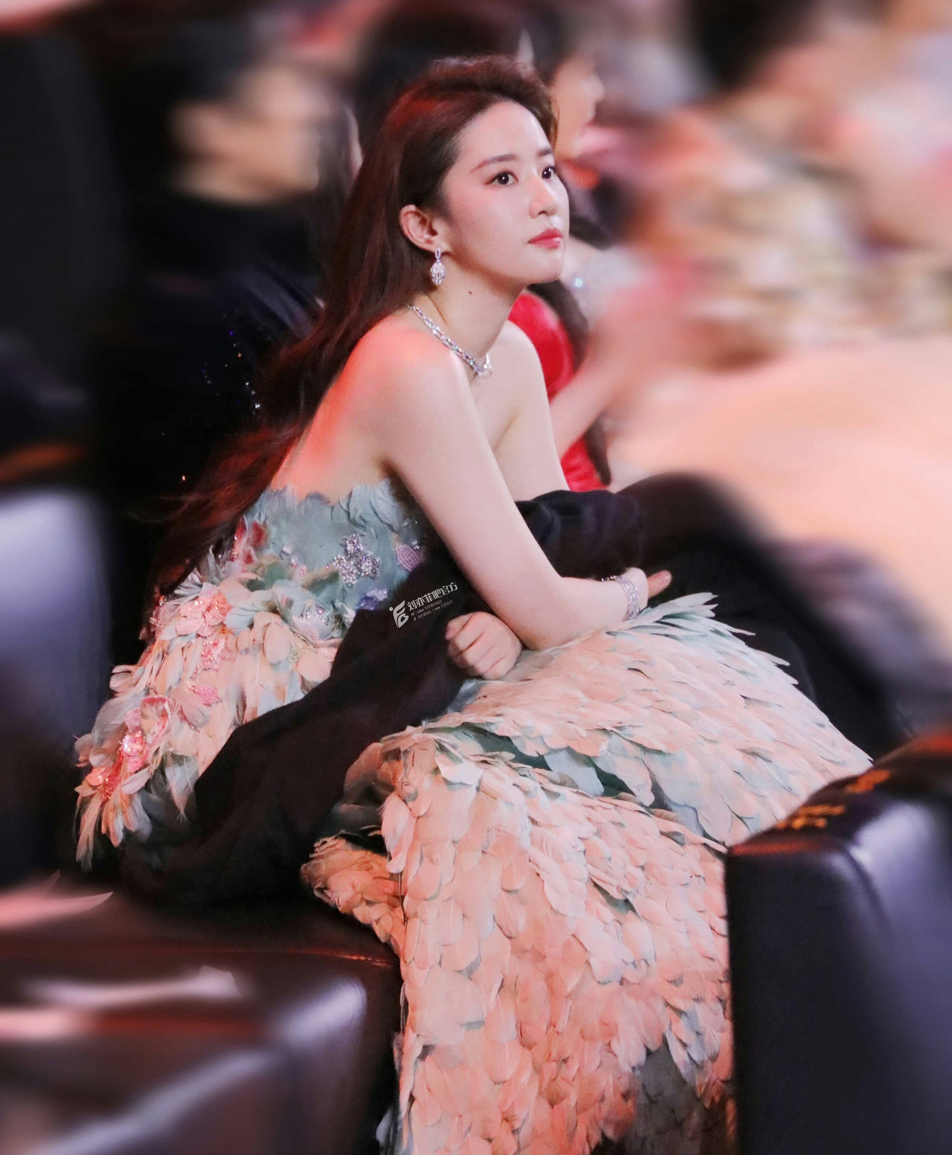 Năm 2022, Lưu Diệc Phi trở lại màn ảnh nhỏ sau 16 năm với bộ phim Mộng hoa lục. Dự án gây sốt và được đánh giá cao với điểm chất lượng trên 8, trên trang Douban. Đầu năm 2023, Lưu Diệc Phi có thêm bộ phim Đi đến nơi có gió, cũng đạt được những thành công nhất định. Năm 2022, Lưu Diệc Phi trở lại màn ảnh nhỏ sau 16 năm với bộ phim Mộng hoa lục. Dự án gây sốt và được đánh giá cao với điểm chất lượng trên 8, trên trang Douban. Đầu năm 2023, Lưu Diệc Phi có thêm bộ phim Đi đến nơi có gió, cũng đạt được những thành công nhất định.