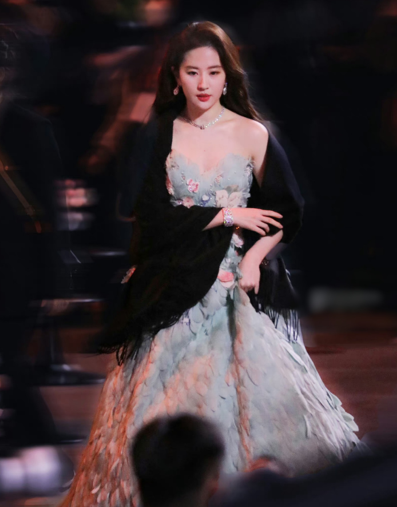 Năm 2022, Lưu Diệc Phi trở lại màn ảnh nhỏ sau 16 năm với bộ phim Mộng hoa lục. Dự án gây sốt và được đánh giá cao với điểm chất lượng trên 8, trên trang Douban. Đầu năm 2023, Lưu Diệc Phi có thêm bộ phim Đi đến nơi có gió, cũng đạt được những thành công nhất định. Năm 2022, Lưu Diệc Phi trở lại màn ảnh nhỏ sau 16 năm với bộ phim Mộng hoa lục. Dự án gây sốt và được đánh giá cao với điểm chất lượng trên 8, trên trang Douban. Đầu năm 2023, Lưu Diệc Phi có thêm bộ phim Đi đến nơi có gió, cũng đạt được những thành công nhất định.