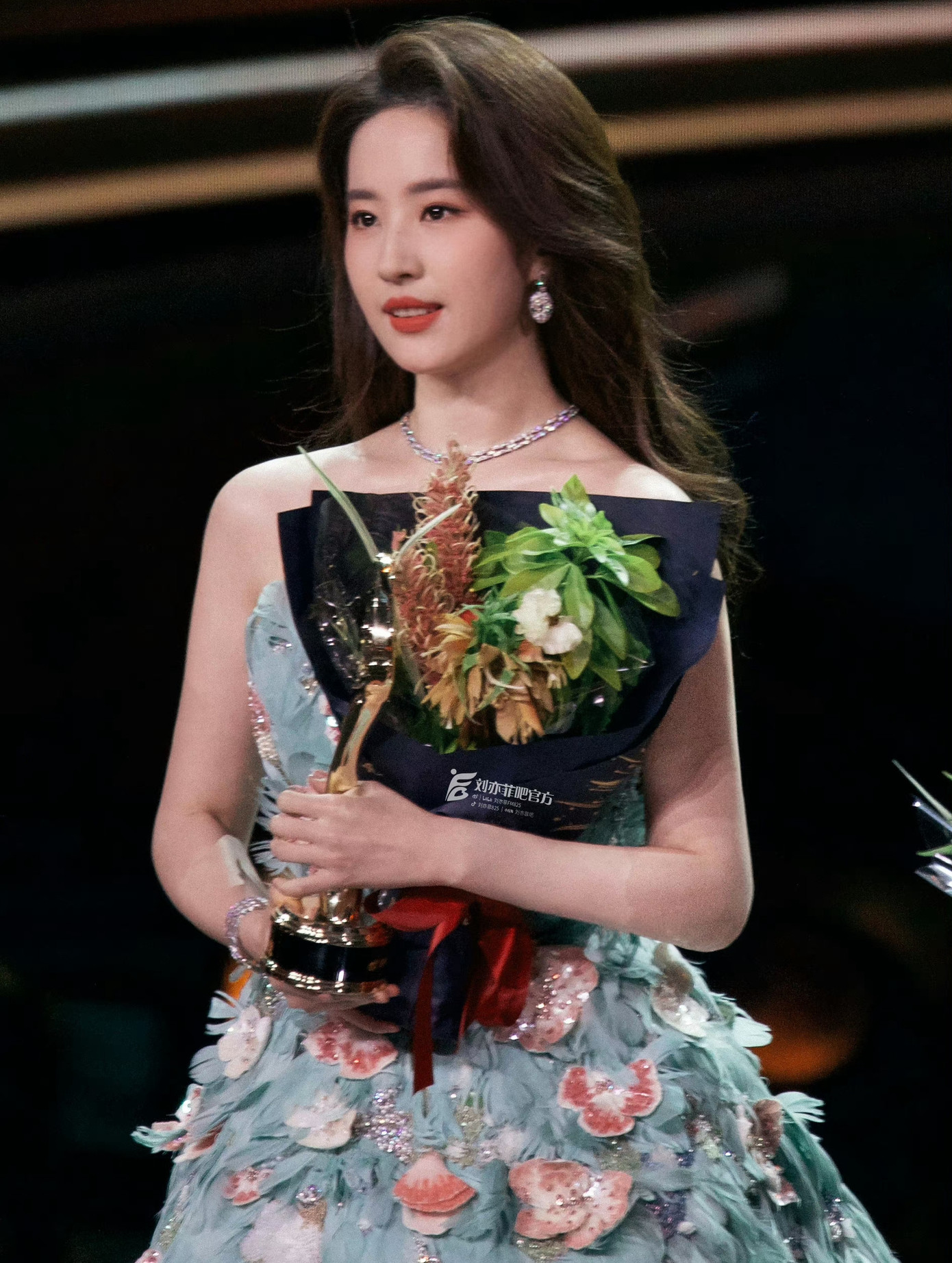 Hiện tại, Lưu Diệc Phi đang trong giai đoạn nghỉ ngơi, chờ đợi dự án mới. Nữ diễn viên được cho là tiếp tục đóng phim truyền hình, củng cố địa vị. Bên cạnh đó, mới đây, người đẹp còn được hãng trang sức xa xỉ phẩm Bvlgari ký hợp đồng quảng cáo với danh phận đại diện toàn cầu. Hiện tại, Lưu Diệc Phi đang trong giai đoạn nghỉ ngơi, chờ đợi dự án mới. Nữ diễn viên được cho là tiếp tục đóng phim truyền hình, củng cố địa vị. Bên cạnh đó, mới đây, người đẹp còn được hãng trang sức xa xỉ phẩm Bvlgari ký hợp đồng quảng cáo với danh phận đại diện toàn cầu.