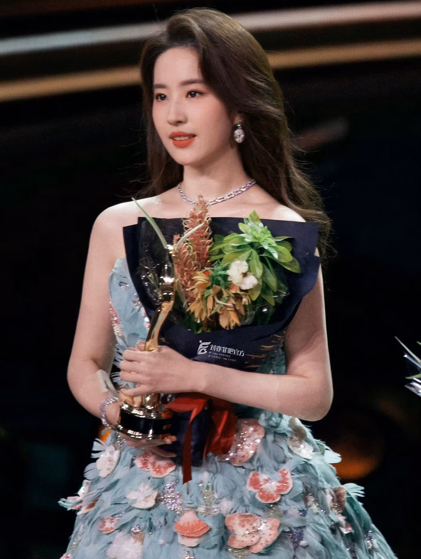 Hiện tại, Lưu Diệc Phi đang trong giai đoạn nghỉ ngơi, chờ đợi dự án mới. Nữ diễn viên được cho là tiếp tục đóng phim truyền hình, củng cố địa vị. Bên cạnh đó, mới đây, người đẹp còn được hãng trang sức xa xỉ phẩm Bvlgari ký hợp đồng quảng cáo với danh phận đại diện toàn cầu. Hiện tại, Lưu Diệc Phi đang trong giai đoạn nghỉ ngơi, chờ đợi dự án mới. Nữ diễn viên được cho là tiếp tục đóng phim truyền hình, củng cố địa vị. Bên cạnh đó, mới đây, người đẹp còn được hãng trang sức xa xỉ phẩm Bvlgari ký hợp đồng quảng cáo với danh phận đại diện toàn cầu.