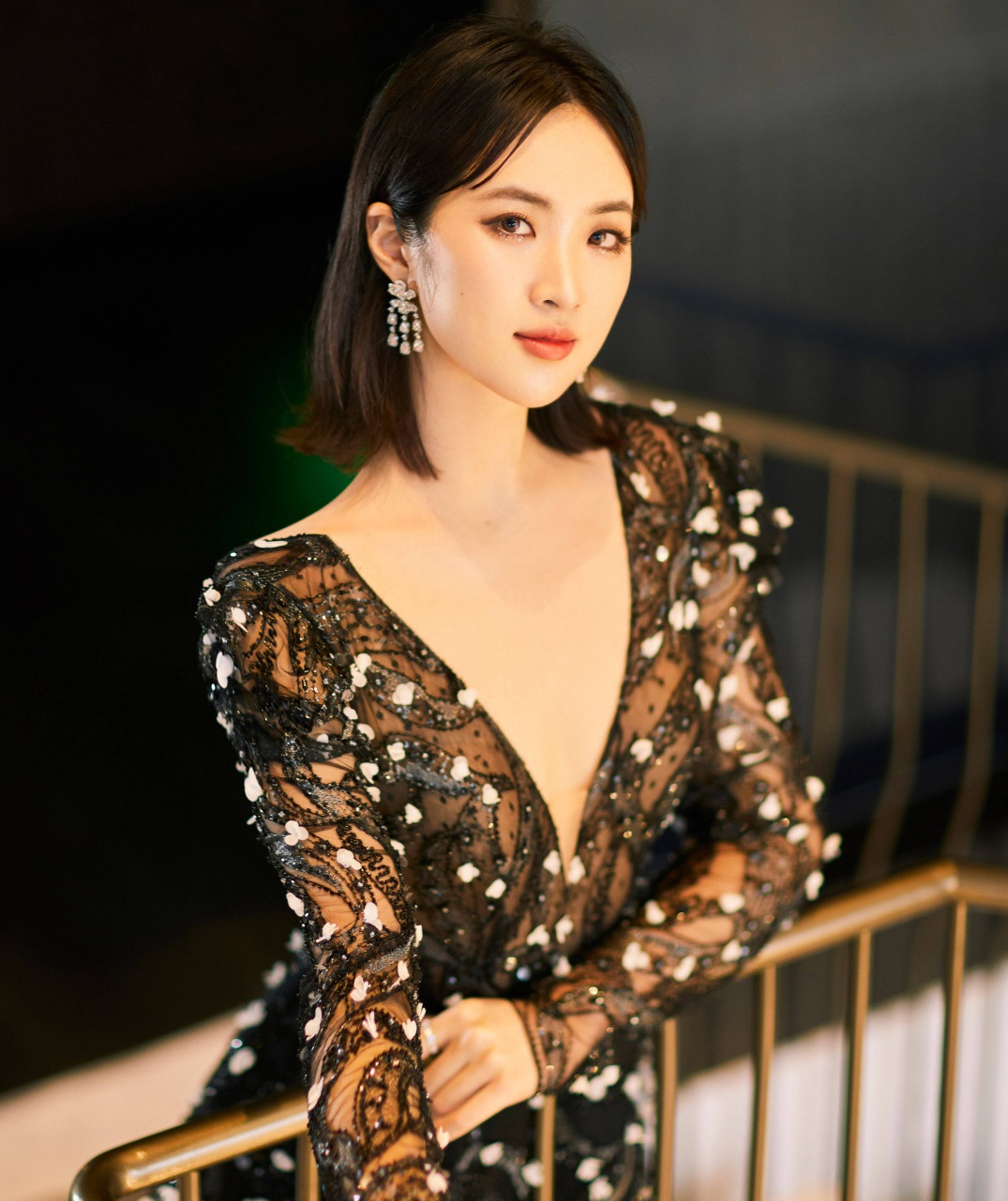 "Công chúa Huawei" Diêu An Na: Trước khi bước chân vào giới giải trí, Diêu An Na (tên tiếng Anh Annabel Yao) nổi tiếng trong hội rick kid Trung Quốc vì có cha là Chủ tịch tập đoàn đa quốc gia về thiết bị mạng và viễn thông Huawei, tỷ phú Nhậm Chính Phi. Cô được miêu tả là "sinh ra ở vạch đích, ngậm thìa vàng từ khi còn nhỏ", được sống trong nhung lụa, hưởng những đặc quyền mà người bình thường không thể với tới.