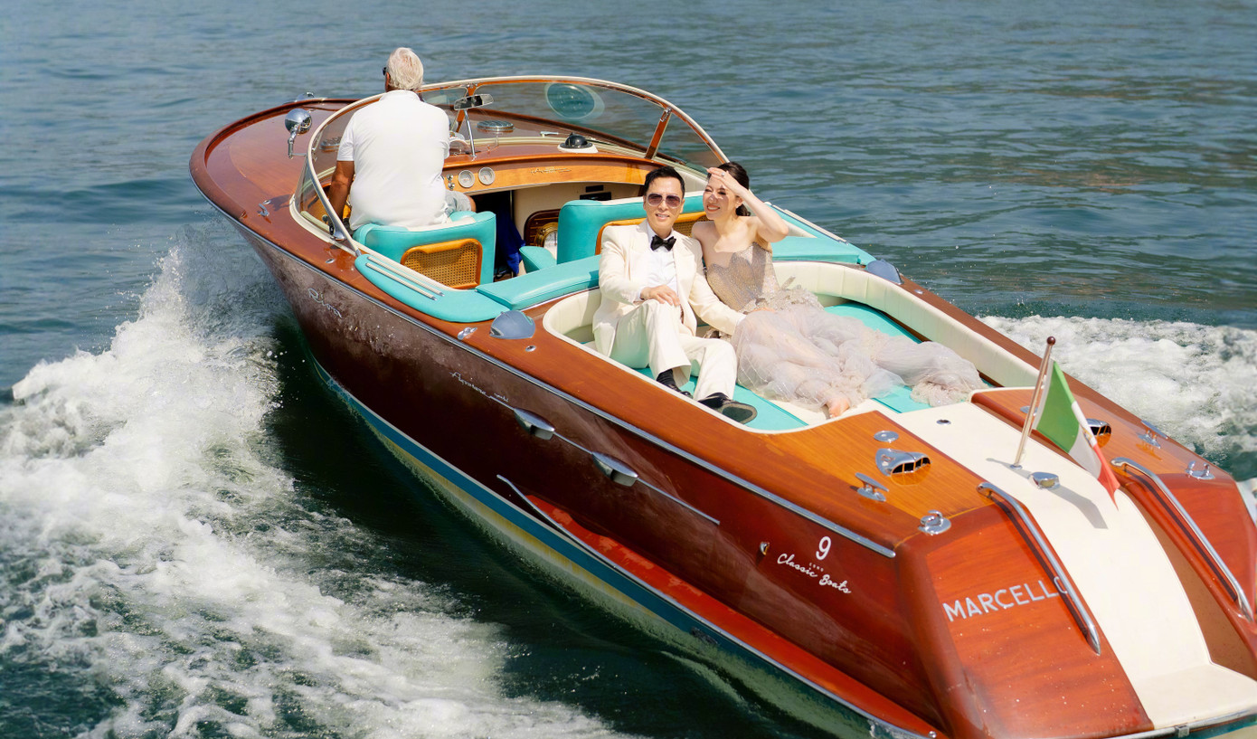 Theo Sohu, hôn lễ của Chân Tử Đan có sự tham gia của các khách mời như vua hài Trung Quốc Vương Bảo Cường, Chân gia ban huynh đệ (nhóm nghệ sĩ trong bang phái của Chân Tử Đan), vợ chồng nam diễn viên Lữ Lương Vỹ, nhà sản xuất đạo diễn Vương Tinh, Trương Ngọc San, vợ chồng nam ca sĩ Tô Vĩnh Khang, nam ca sĩ Hong Kong Thái Nhất Trí, nữ diễn viên Chu Lệ Kỳ... Theo Sohu, hôn lễ của Chân Tử Đan có sự tham gia của các khách mời như vua hài Trung Quốc Vương Bảo Cường, Chân gia ban huynh đệ (nhóm nghệ sĩ trong bang phái của Chân Tử Đan), vợ chồng nam diễn viên Lữ Lương Vỹ, nhà sản xuất đạo diễn Vương Tinh, Trương Ngọc San, vợ chồng nam ca sĩ Tô Vĩnh Khang, nam ca sĩ Hong Kong Thái Nhất Trí, nữ diễn viên Chu Lệ Kỳ...