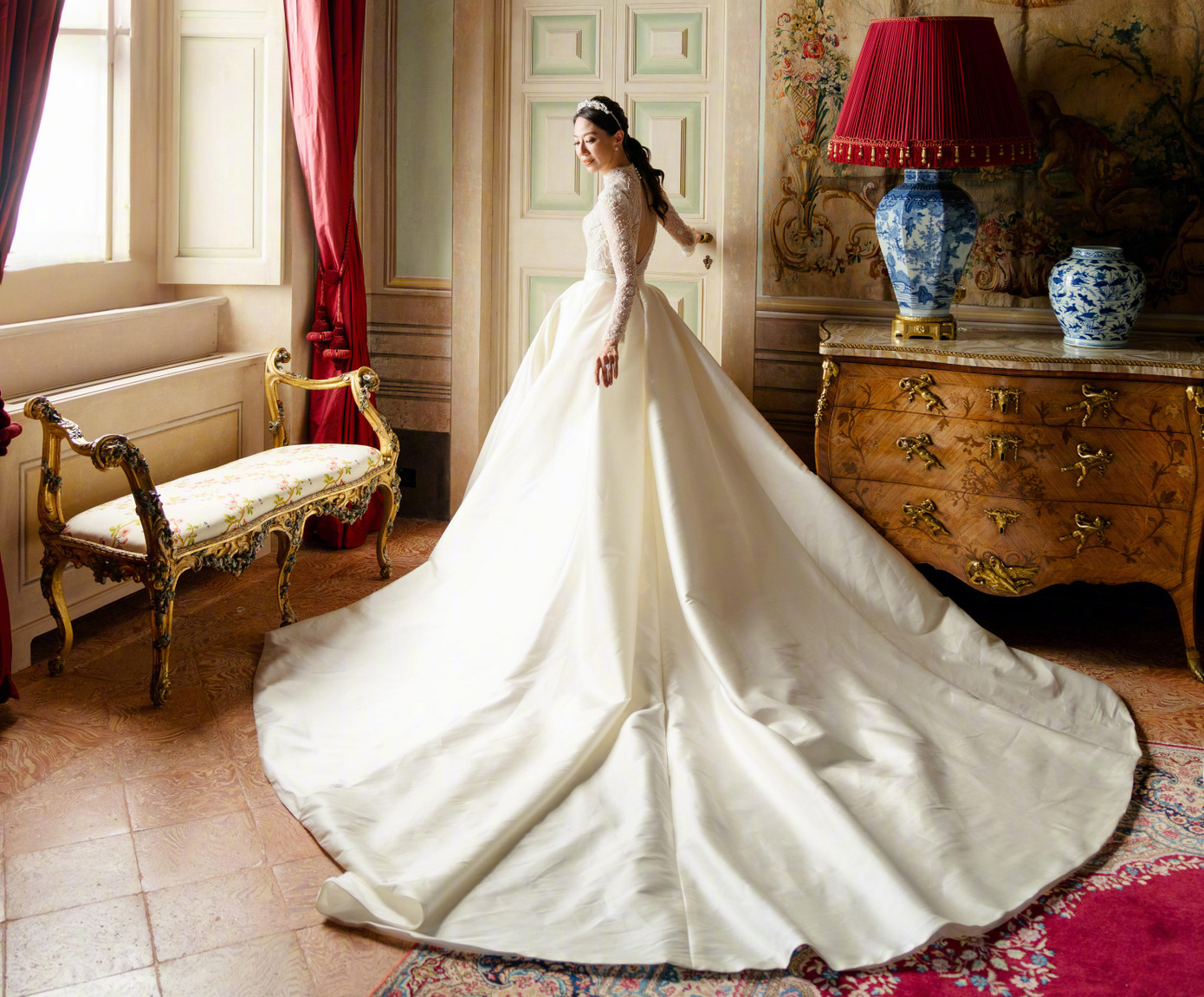 Ngoài khối tài sản khủng từ nhà vợ, cặp đôi Chân Tử Đan và Uông Thi Thi rất mát tay trong việc đầu tư bất động sản. Họ sở hữu hàng chục căn hộ tại nhiều nơi trên thế giới, tổng giá trị lên tới 100 triệu USD. Ngoài khối tài sản khủng từ nhà vợ, cặp đôi Chân Tử Đan và Uông Thi Thi rất mát tay trong việc đầu tư bất động sản. Họ sở hữu hàng chục căn hộ tại nhiều nơi trên thế giới, tổng giá trị lên tới 100 triệu USD.