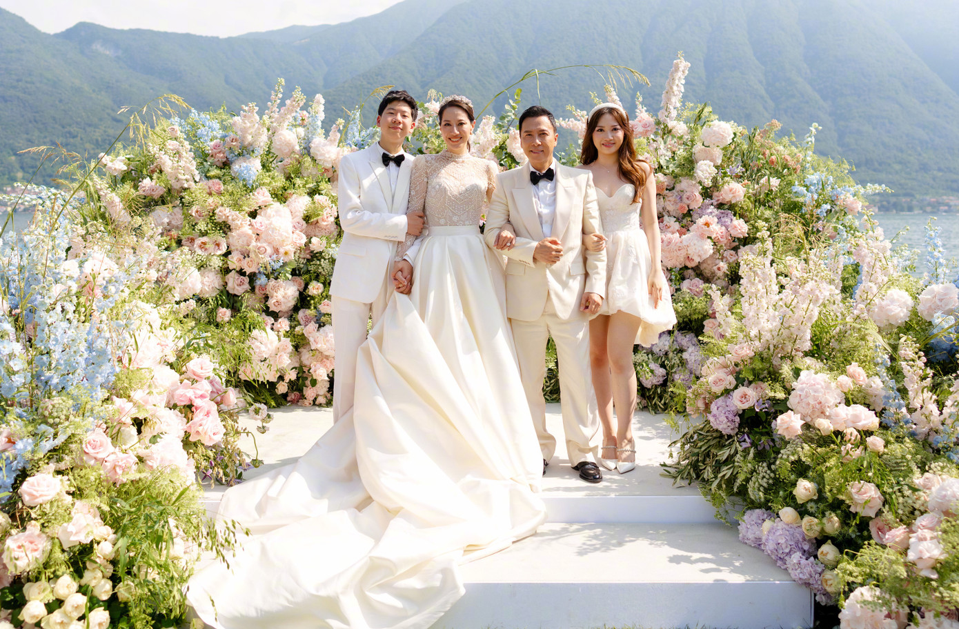 Ngày 21/7, Sohu đưa tin nam diễn viên Chân Tử Đan tổ chức lễ cưới kỷ niệm 20 năm anh và bà xã Uông Thi Thi về chung một nhà. Ngôi sao võ thuật chi số tiền lớn thuê một lâu đài rộng 10.000 m2 tại Italia để tổ chức sự kiện, nơi đây nhìn ra hồ Cosmo, là địa điểm ưa thích của vợ Chân Tử Đan. Ngày 21/7, Sohu đưa tin nam diễn viên Chân Tử Đan tổ chức lễ cưới kỷ niệm 20 năm anh và bà xã Uông Thi Thi về chung một nhà. Ngôi sao võ thuật chi số tiền lớn thuê một lâu đài rộng 10.000 m2 tại Italia để tổ chức sự kiện, nơi đây nhìn ra hồ Cosmo, là địa điểm ưa thích của vợ Chân Tử Đan.